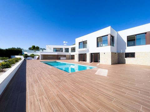 This luxury villa is located in a quiet residential area between Altea and Albir. . The living is easy in this impressive, generously proportioned modern residence with sea views,. located within a 5-minute drive to the beach of Altea and Albir.. The...