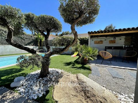 Ideal location for this property just 10 minutes from the beaches of Saint-Cyprien and Cala Rossa and a few minutes from the center of Porto-Vecchio, this type 4 house built in 2016 is sold fully furnished and equipped for your purchase! The 126m2 of...