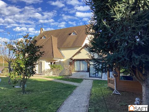 Situated in the charming village of Cély, this house benefits from a privileged location, offering an exceptional quality of life, close to amenities and points of interest. It will appeal to buyers in search of tranquility and unspoilt nature. This ...