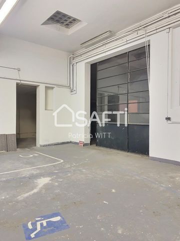 Located in Douvaine, this commercial premises benefits from a privileged location. Close to amenities and points of interest, it offers an ideal setting for starting or developing your professional activity. Equipped with 4 parking spaces, this prope...