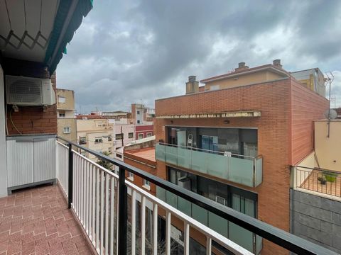 Nice 3-bedroom apartment with balcony next to Metro Boixeres.~~This bright apartment, with balcony and unobstructed views, is delivered fully equipped and furnished.~~All the walls are partitions in case in the future you want to redistribute it.~~Lo...