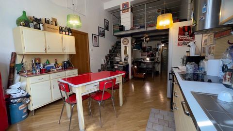 Casalecchio - Via della Bastia Studio apartment - 40 m2 - Good condition For sale large studio apartment with mezzanine room. The ground floor consists of a living room with kitchenette, a bathroom and a study area. The property is in a good state of...