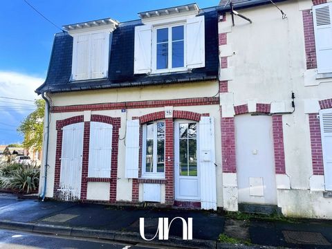 New at UNI Immobilier! Located on the Côte Fleurie, we offer you this charming townhouse in the heart of Cabourg, 100 meters from the famous Avenue de la Mer close to all amenities and the city center. You will appreciate the luminosity offered by th...