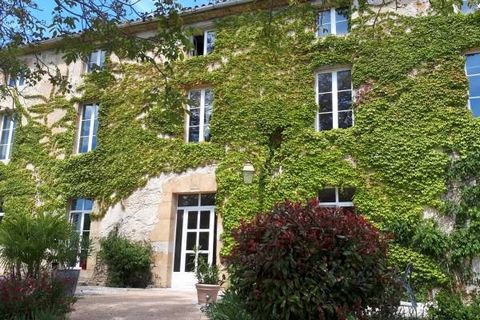 District Ile Saint Louis. This 340 sqm former mill is located in a little hamlet near Mirepoix, a delightful and popular tourist destination. Renovated throughout in 2003, it includes a living/reception room with a fireplace, a dining room, a study, ...
