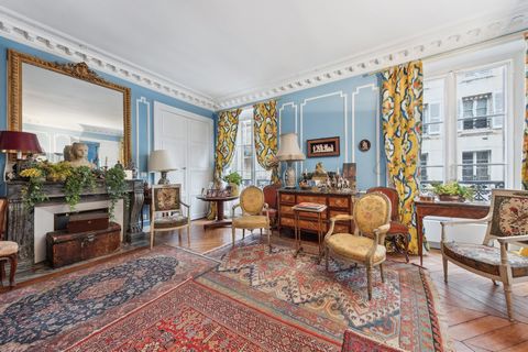 In the 8th arrondissement, between Saint-Augustin and Madeleine, we offer an apartment in a luxury Haussmannian building from 1840 with elevator. With a surface area of 144m2 Carrez, it comprises: entrance, double living room of 53m2, independent fit...