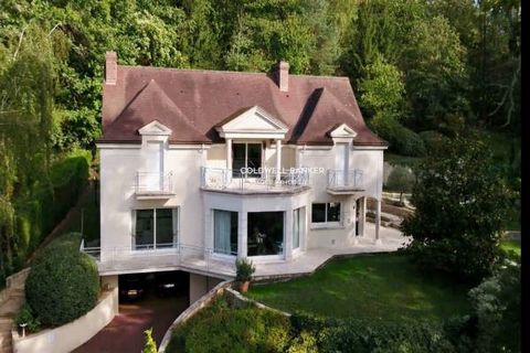 Discover an exceptional domain in Jouy-en-Josas, a haven of luxury and serenity at the gates of Versailles. This remarkable property, extending over more than 400 sqm of living space and complemented by a basement of over 220 sqm, is nestled in the h...