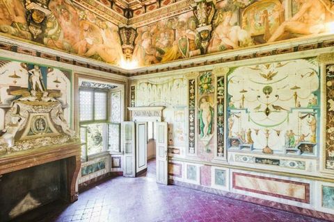 Spacious B&B in a historic country castle with modern comfort. WIFI, swimming pool, free parking with EV charging station. Near Milan, Bergamo, Mantova.