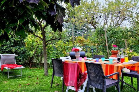 Apartment 110sqm in a charming shabby-chic style villa with pool, best comfort, garden and 2 parking spaces. Only 800 m from the lake and Lazise