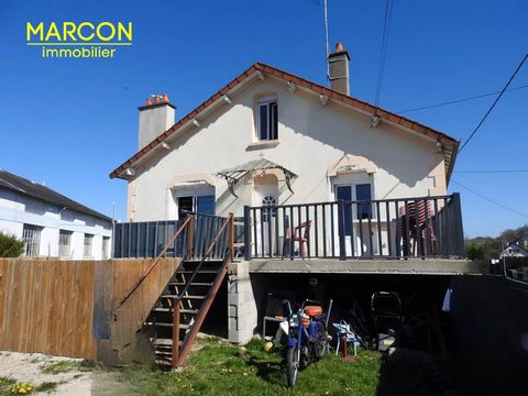MARCONN IMMOBILIER - CREUSE EN LIMOUSIN - REF 88254 - Marcon Immobilier offers you exclusively this town house comprising two rented apartments with, for each of them, a small adjoining garden. The house was completely renovated between 2018 and 2019...