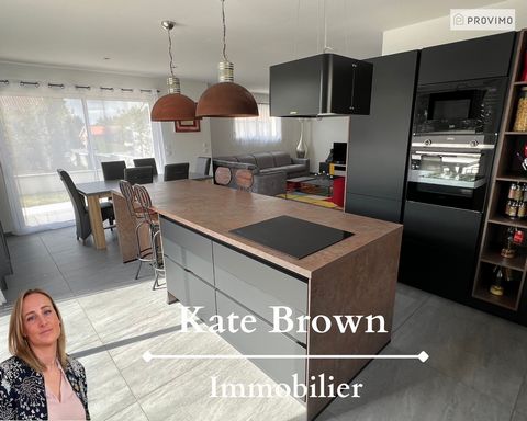 Kate Brown vous présente cette très belle maison contemporaine de décembre 2021 exposée Est-Sud-Ouest Elle se situe au calme des hauteurs centrale de Saint Laurent de Mure dans une résidence privée et sécurisée de 4 maisons Avec son volume habitable ...