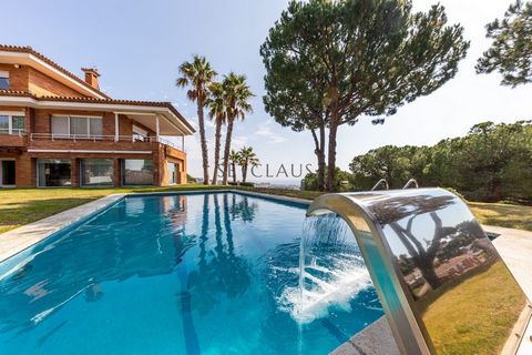 Detached Villa for sale in Alella, with 6.404.580 ft2, 4 rooms and 5 bathrooms, Swimming pool, 4 Garage space, Lift and Air conditioning. Features: - SwimmingPool - Garage - Lift - Air Conditioning - Alarm