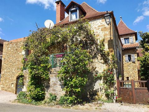 In the heart of a charming little village near Figeac, this partially renovated stone house is just waiting for its future owners to complete the work undertaken and regain all its soul of yesteryear. On the first floor, you will find the living room...