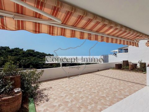 This spacious apartment is fully furnished and immediately available. It has a bright living room with a fully equipped open kitchen, a very quiet bedroom, a bathroom with a bathtub and natural light and a great and large terrace with sea views. The ...