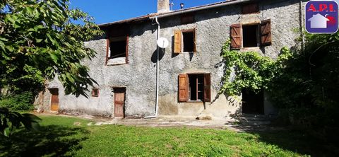 HUGE POTENTIAL Located in a charming village on the Corniches road, this old farmhouse, whether for a tourist project or simply to make your nest, you can give free rein to your imagination. Comprising a main building with a kitchen, two bedrooms, a ...