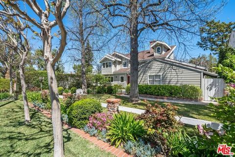 This East Coast traditional home is located in a neighborhood of upscale homes on an idyllic street, two-blocks from Ventura Boulevard, within the Hesby Oaks Charter School District. The home is spacious at almost 3,900 sq ft, very bright, well-kept,...