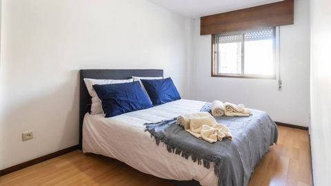 Stay in this comfortable apartment next to Circunvalação. Very welcoming with everything you need to spend a weekend or a season. Practical and elegant, fully equipped to make you feel comfortable during your stay. Close to Norte Shopping and City Go...
