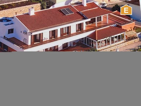 6 bedroom house with garage and large terraces - Alcobaca Imposing house, about 100 meters from the Monastery of Alcobaca and the city center. Located at the top of a hill where it enjoys a wonderful view of the city and Monastery. Some of the streng...