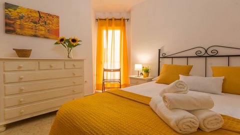 Welcome to the Gema de la Judería Apartment in Córdoba, the ideal place to enjoy an unforgettable getaway in one of the most beautiful cities in Spain. This cozy one-bedroom apartment features a double bed, a fully equipped kitchen, and a living room...