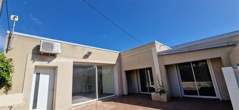 NEW AT THE AGENCY The TUC IMMO of Bollène We offer you this recent single storey house of 90.40 m2 of living space with a living room of 40 m2, 3 bedrooms with cupboard, a bathroom, WC, pantry, garden and large terrace. No work needed! If you would l...