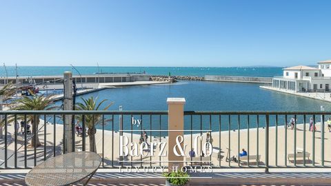 This cozy duplex penthouse is located on the first line of Portixol, offers breathtaking, unobstructed sea views and has great potential, with a little modernization work, to make it shine again as a true jewel. The living space of approx. 127 m² is ...