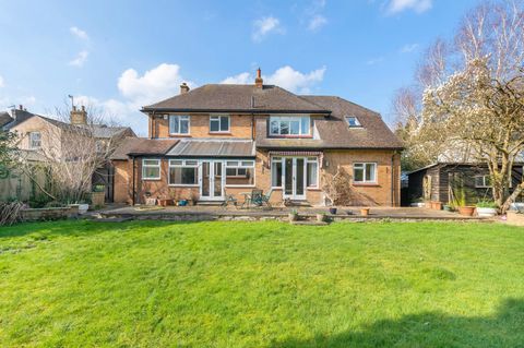 Offering the best of both worlds, this home sits on 1.82 acres, opposite open fields while being a short walk to the town centre. Stepping inside, the entrance hall provides access to the main reception rooms and kitchen breakfast room. Double doors ...