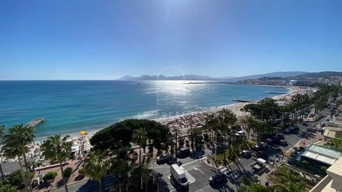 In the heart of the Miramar Palace, on the 6th floor, splendid 3-room apartment completely renovated where luxury and light deliver a very high-end apartment enjoying an exceptional panoramic sea view. The property consists of an entrance hall, a spa...