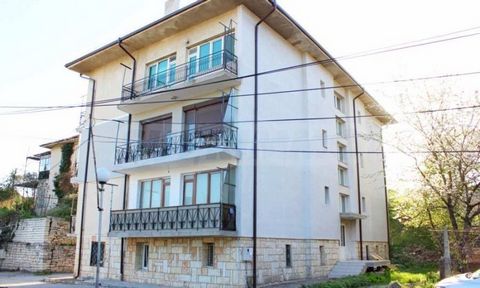 SUPRIMMO Agency: ... We present for sale a spacious apartment in the central part of Balchik. The property with a total area of 165 sq.m / net area - 94.5 sq.m, attics - about 28 sq.m, basements - about 25 sq.m / is located on the 3rd floor of 4 in a...