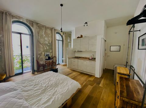 Move in with suitcase! This quiet 1-room apartment is located in the rear building and is ideal for one person or a couple. LOCATION: Around the corner there are many shopping facilities as well as nice cafés and restaurants. The streetcar stop 