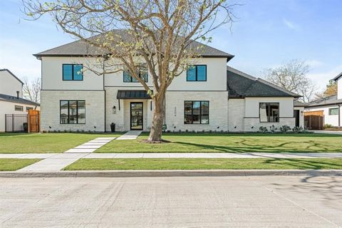 Check out this epic 5 bed, 4.5 bath Transitional, built by Hatfield Custom Homes and, located on a quiet Cul de Sac. CARROLL ISD. Chef's kitchen has built-in Subzero refrigerator freezer, 48-inch Wolf Gas range with double ovens, farm sink and dual d...