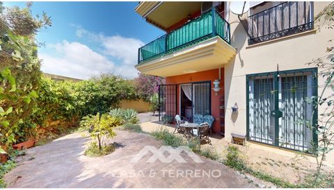Welcome to this spacious ground floor apartment in Torre del Mar, Viña Malaga, offering a total area of 145 m2! Enter this charming home through an inviting hallway that leads to a separate kitchen. The kitchen is spacious and well-equipped, perfect ...