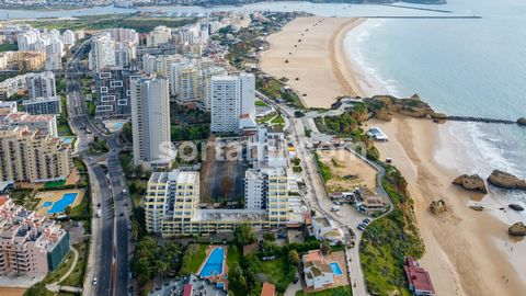 Fantastic new two bedroom apartment in Praia da Rocha This stunning equipped- and furnished apartment comprises an open space kitchen, a living room, one bathroom for guests, two bedrooms, which of one is en-suite with a built-in closet, a second bed...