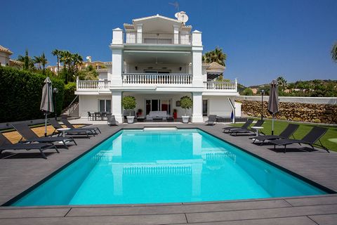 STUNNING 6 BEDROOM VILLA situated in the prestigious area of Los Naranjos golf. The interior of the villa is stylish and modern, boasting 5 double bedrooms, 1 twin room, 4 bathrooms plus a guest toilet, 2 lounges, fully equipped modern kitchen plus a...