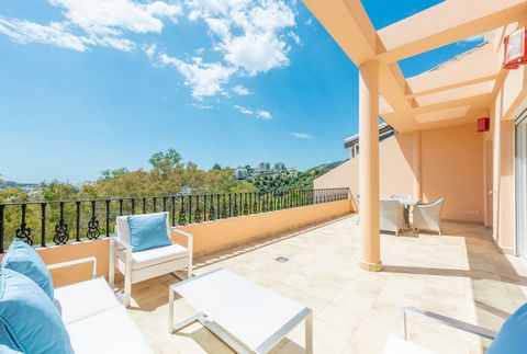 Presenting a delightful duplex penthouse located within a gated urbanization in the Golf Valley of Nueva Andalucia. Situated in a serene and tranquil setting overlooking a quaint lake, this residence boasts private terraces offering partial sea views...