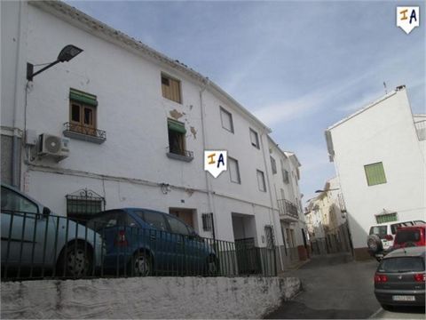 Located in the heart of Castillo de Locubin we find this 5 bed townhouse ready to move into offering a large kitchen and superb outside space. The ground floor consists of a living room, downstairs bedroom, a large fitted kitchen to the left and a do...