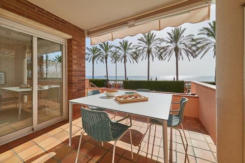 A vendre un incroyable appartement au rez-de-chaussée dans l’immeuble Mallorca, situé sur la plage de Mas Mel, Calafell. Cette propriété unique bénéficie d’un emplacement privilégié en bord de mer, avec un accès direct du jardin à la promenade. Avec ...