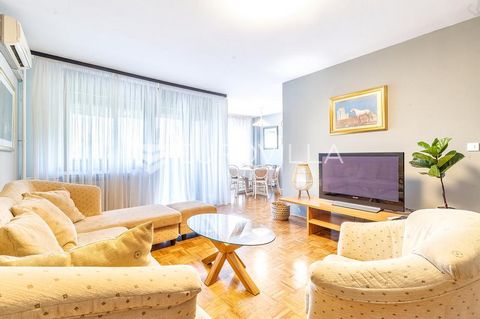 Comfortably furnished two-room apartment on the first floor in a newer building with an elevator. It consists of an entrance hall, living room with dining room and kitchen, bedroom, bathroom, loggia and storage room. Free parking in front of the buil...