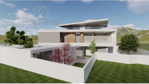 Land with approved project for 4 bedroom villa, to buy in Praia da Madalena, Vila Nova de Gaia Privileged location 70 meters from the beach! This 600m² plot, with an approved project for a stunning 4 bedroom villa, is the ideal opportunity for those ...