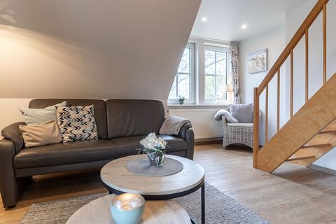 Ruim zolderappartement in een huis dat ooit in de landelijke villastijl van de jaren zestig is gebouwd en na een uitgebreide renovatie in vrijwel nieuwe pracht straalt. De in totaal 4 appartementen en appartementen zijn modern ingericht en bevinden z...