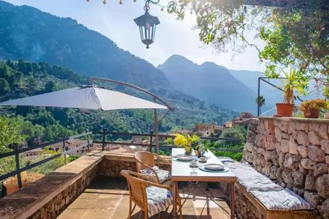 This charming property offers panoramic views of the Serra de Tramuntana, with a cozy barbecue area perfect for outdoor meals, snacks, or simply relaxing in the sun. Inside, the rustic-style home blends traditional charm with modern comforts. Spread ...