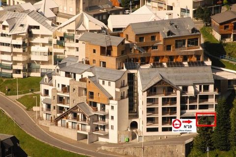 Dieses geräumige 3-Zimmer-Apartment, ideal für 8 Gäste, verfügt über 61 m² Wohnfläche und eine Süd-West-Terrasse mit herrlichem Blick auf die Pisten und Berge. Die Wohnung verfügt über eine Bergecke mit 2 Etagenbetten, 2 separaten Toiletten und 3 Fer...