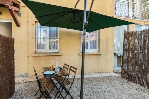 À Op slechts 1 minuut rijden van het strand en met een groot zwembad en tuin, is deze charmante studio in een woonwijk geschikt voor maximaal 2 personen. 2 personen. Ideaal gelegen In het hart van de pijnbomen en voorzien van airconditioning, is deze...