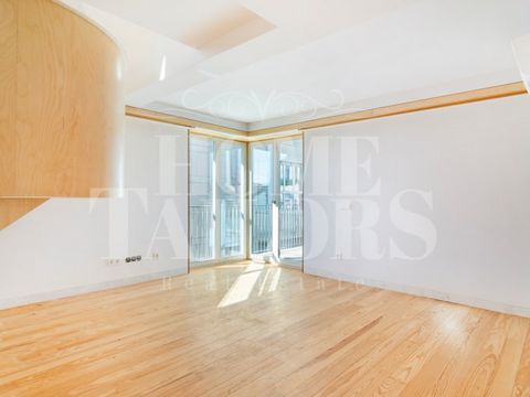 Ven a conocer este magnífico apartamento dúplex de 1 dormitorio con 101 m2 situado en una prestigiosa zona, en Amoreiras - Campo de Ourique. Inmueble a estrenar ejecutado con materiales de calidad y ejemplar ejecución, este apartamento forma parte de...