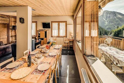 Questo spazioso chalet con 5 camere può ospitare fino a 10 persone, con una varietà di opzioni di letti, tra cui letti matrimoniali e letti singoli che possono essere combinati in letti più grandi. Lo chalet è per non fumatori e non sono ammessi anim...