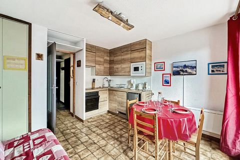 Monolocale d'angolo di montagna al 1° piano con ascensore della residenza “Les Rhodos B” nel centro del paese con una superficie di 25 m². Questo monolocale può ospitare 4 persone con una zona notte (2 letti a castello) e il soggiorno (1 divano letto...