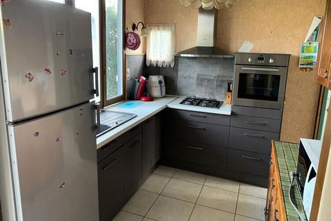 Vakantiehuis in het hart van het oude Fort Mahon, bestaande uit 2 tweepersoonsslaapkamers (1 met een tweepersoonsbed, de 2e met 1 eenpersoonsbed + 1 stapelbed), een wasruimte, een aparte keuken, een ruime woonkamer/lounge, een badkamer, toilet , een ...