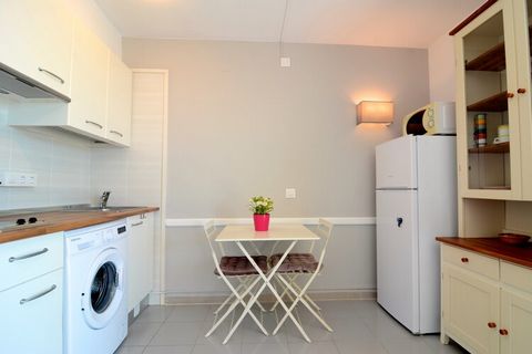 The apartament w Estartit ma 1 sypialnie i obłożenie dla 4 osób. Nocleg od 32 m², położony w plaża, Z widokiem na morze. Znajduje się w pobliżu 10 m plaży piaskowej 