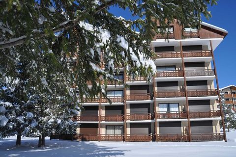 Het appartement in Les Deux Alpes heeft 2 slaapkamer(s) en kan gereserveerd worden tot 6 personen. Accommodatie De accommodatie heeft een oppervlakte van 52 m² iscomfortabel ingerichte en is goed belicht, gelegen direct aan de skipiste, met uitzicht ...