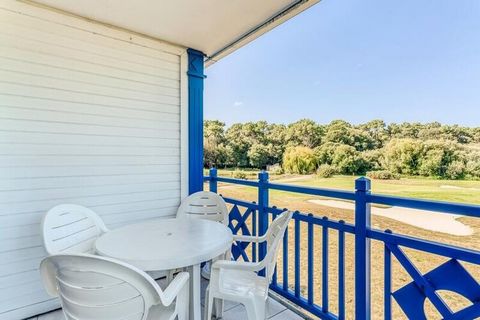 Résidence Port Bourgenay - maeva Home is located in Talmont-Saint-Hilaire in the Vendée region, just 9 km from Les Sables-d'Olonne. It is a real 90 hectare estate surrounded by a pine forest and directly overlooking a lake. The pedestrian residence i...