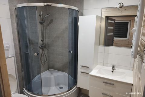 Nieuw gebouwde, comfortabele vakantiehuizen. Ideaal voor gezinnen met kinderen. Van juni tot eind augustus is er een zwembad beschikbaar voor de gasten. Gasten kunnen het hele jaar door gebruik maken van de comfortabele jacuzzi (tegen betaling). Er i...