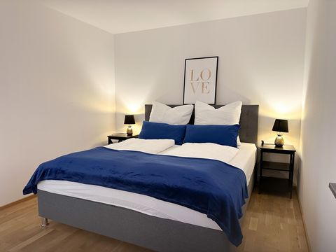 Willkommen in unserer modernen und stilvollen Wohnung in Regensburg-Nittendorf, die alles für einen perfekten Aufenthalt für 1-5 Personen bietet: • Top Lage: Regensburg Zentrum 20min, Walhalla 30min (je mit dem Auto) • Highlights: Elektro-Kamin + Nin...